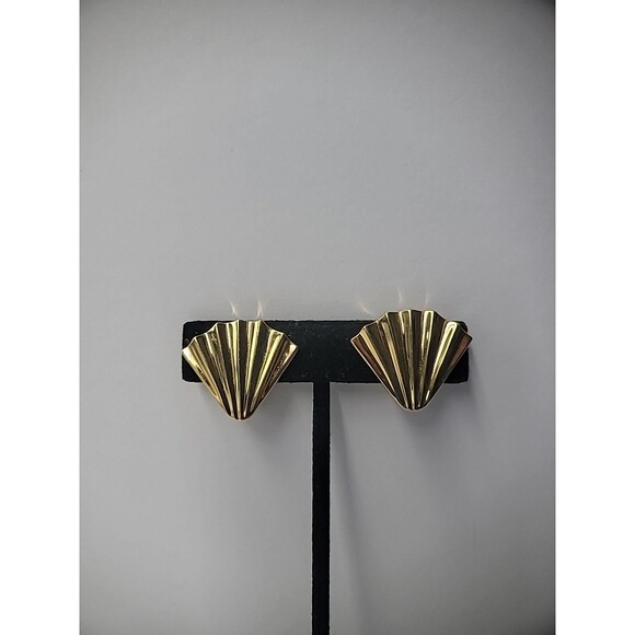 Vintage Monet Earrings Clip On Gold Tone Fan Shaped Jewelry Costume - Picture 2 of 12